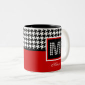 Monogram & Klassieke Houndstooth | Rood zwart wit Tweekleurige Koffiemok (Voorkant rechts)