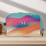 Monogram Kleurrijke Abstracte Gradiënten Modern Toilettasje<br><div class="desc">De Modern Monogram Kleurrijke Abstracte Gradiënten Dopp Kit Bag, gemaakt door PixeliaDesigns, is de perfecte mix van kunst en nut voor de actieve vrouw. Het ontwerp is voorzien van levendige, moderne abstracte hellingen die het oog boeien, in balans met de minimalistische eenvoud van een gepersonaliseerd monogram in helder wit, zodat...</div>
