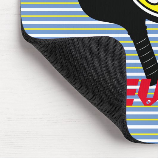 Monogram koele strepen pickleball speler geel muismat (Hoek)