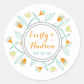 Monogram Koraal en Mint Modern Garland Ronde Sticker (Voorkant)