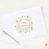 Monogram Koraal en Mint Modern Garland Ronde Sticker (Envelop)