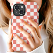 Monogram koraal en wit schaakbordpatroon Case-Mate iPhone case