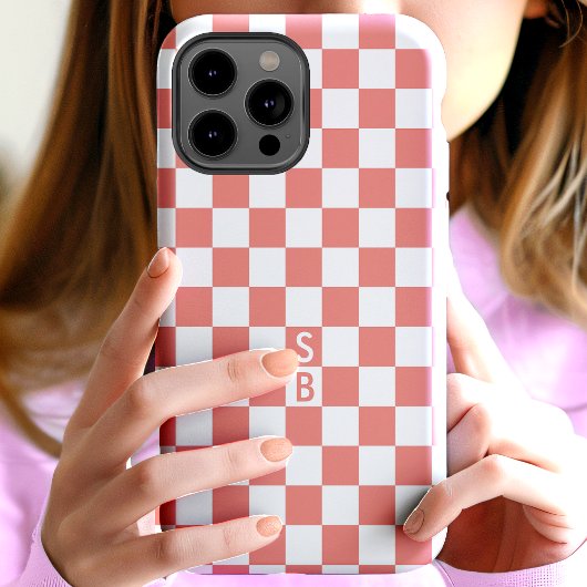 Monogram koraal en wit schaakbordpatroon Case-Mate iPhone case