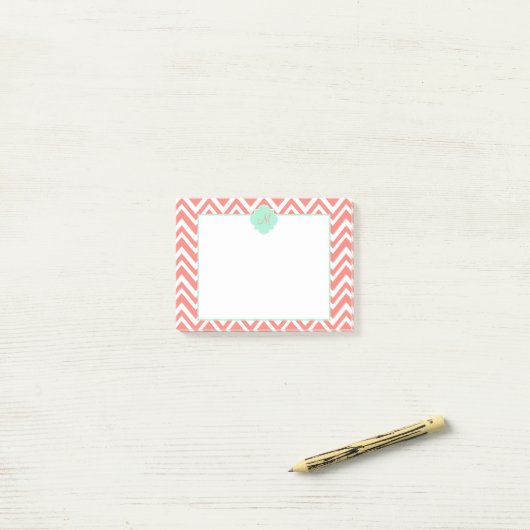 Monogram Koraal en Witte Chevron met Mint Green Post-it® Notes (Op bureau)