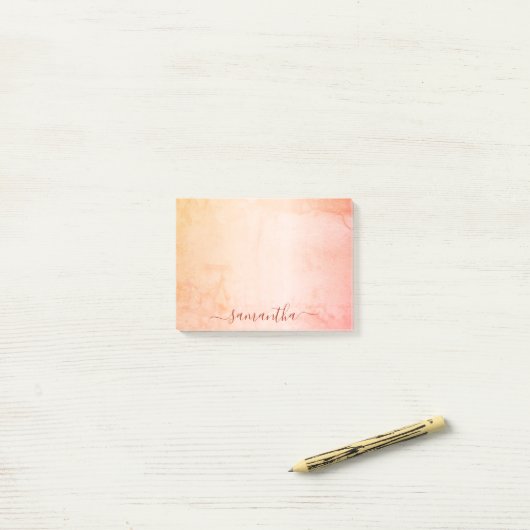 Monogram koraal roos goudroze roze marmer post-it® notes (Op bureau)