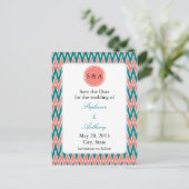 Monogram Koraal Roze en Blauwgroen Zigzag Sparen d Aankondigingskaart (Staand voorkant)