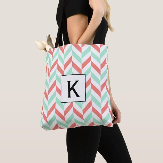 Monogram Koraal Roze en Mint Groene Herringbone Tote Bag (Dichtbij)
