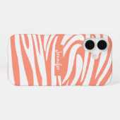Monogram koraalroze gestreept zebrapatroon rendy iPhone 16 hoesje (Achterkant horizontaal)