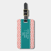 Monogram Koraalroze met Teal Chevron Patroon Bagagelabel (Voorkant verticaal)