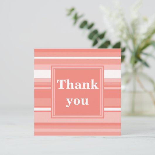 Monogram koraalstrepen bedankkaart (Staand voorkant)