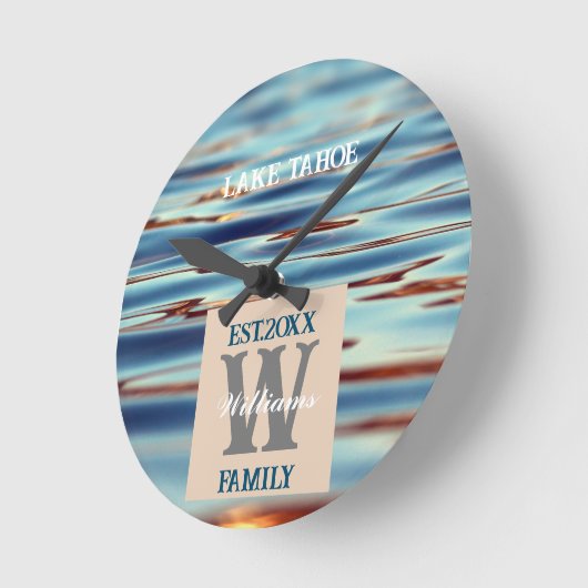 Monogram Lake Water Familie Ronde Klok (Hoek)