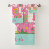 Monogram Lama's Regenbogen Groene Cactus Roze Meis Bad Handdoek (Insitu)