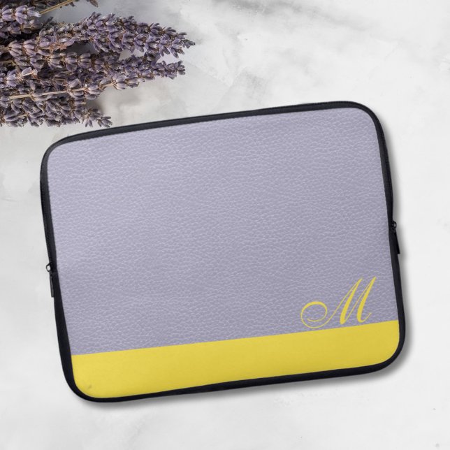 Monogram Lavendel Geel Elegante Laptop Mouw Sleeve (a lovely lavender and lemon laptop sleeve with space for your initial)
