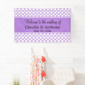 Monogram Lavender Quatrefoil Pattern Weddenschap Spandoek (Insitu)