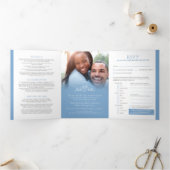 Monogram leaf hart lichtblauwe witte bruiloft drieluik uitnodiging (Binnen)