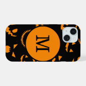 Monogram Letter Griezelige Jack O Lantern Gezichte iPhone 15 Case (Achterkant horizontaal)