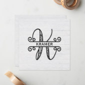 Monogram Letter K met familienaam Notitiekaartje (Voorkant / Achterkant in situ)