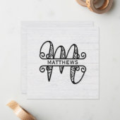 Monogram Letter M met familienaam Notitiekaartje (Voorkant / Achterkant in situ)