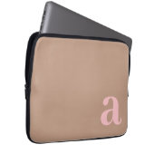 Monogram Letter Roze & Bruin Minimalistisch Laptop Sleeve (Voorkant Rechts)