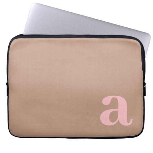 Monogram Letter Roze & Bruin Minimalistisch Laptop Sleeve (Voorkant)