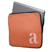 Monogram Letter Roze & Rood Minimalistisch Laptop Sleeve (Voorkant Links)