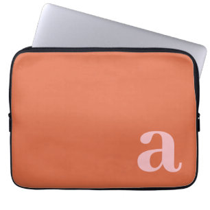 Monogram Letter Roze & Rood Minimalistisch Laptop Sleeve