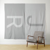 Monogram lichte grijze en grijze moderne Initialen Wandkleed (In Situ (horizontaal))