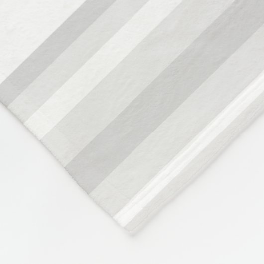 Monogram lichtgrijze strepen fleece deken (Hoek)