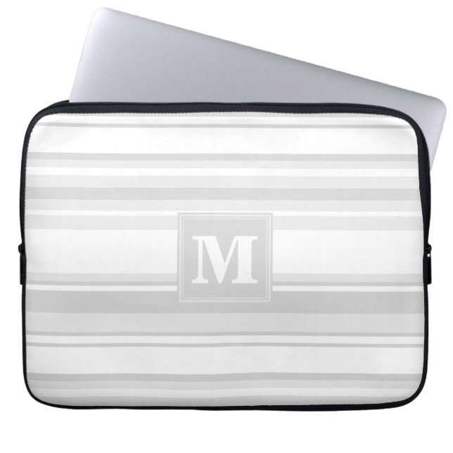 Monogram lichtgrijze strepen laptop sleeve (Voorkant)