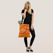 Monogram liefde oranje kleur tote bag (Op model)