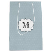 Monogram Lijst op Bleek Blauw en Polka Dot Medium Cadeauzakje (Voorkant)