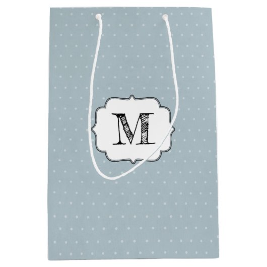 Monogram Lijst op Bleek Blauw en Polka Dot Medium Cadeauzakje (Voorkant)