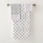 Monogram lila en grijs Trellis | bewerkbare kleure Bad Handdoek (Insitu)