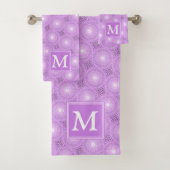 Monogram lilac purple circles pattern bad handdoek (Insitu)