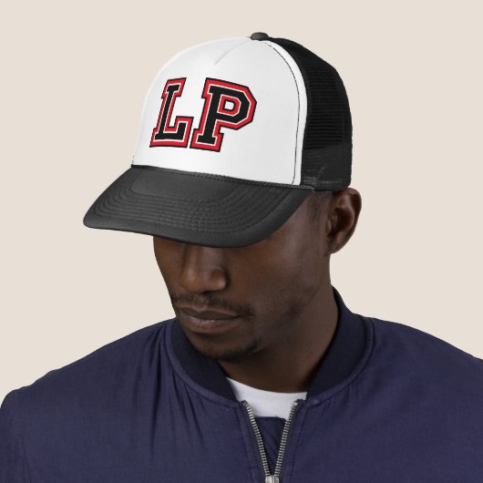 Monogram "LP" in hoofdletters Trucker Pet (In situ)