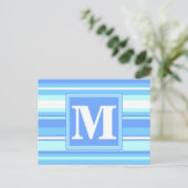 Monogram luchtblauwe strepen briefkaart (Staand voorkant)