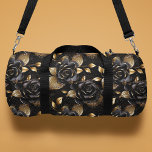Monogram Luxe Zwart Roos Bloemenpatroon Plunjezak<br><div class="desc">Monogram Luxury Black Gold Roos Floral Pattern Duffle Bag Gym Bag heeft een modern luxe zwart en gouden roos. Voeg uw aangepaste monogram,  naam of tekst toe voor een geweldig cadeau voor familie en vrienden. Creëer door Evco Studio www.zazzle.com/store/evcostudio</div>