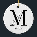 Monogram M Hemelse Naam Keramisch Ornament<br><div class="desc">Voeg een vleugje hemelse magie toe aan uw vakantiedecor met dit prachtige monogram kerstornament! Met een letter versierd met kleine sterretjes en manen eromheen en je naamkeuze eronder, is dit gepersonaliseerde ornament de perfecte aandenken voor het seizoen. Het past comfortabel tot 10 tekens voor de naam onder de letter. Of...</div>
