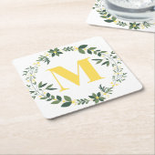 Monogram M in Goud/Lemon met Bloemring Kartonnen Onderzetters (Schuin)