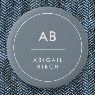 Monogram Matig Minimale Dusky Blauw Grijs Ronde Button 5,7 Cm