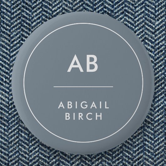 Monogram Matig Minimale Dusky Blauw Grijs Ronde Button 5,7 Cm