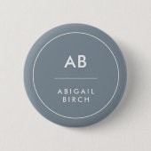 Monogram Matig Minimale Dusky Blauw Grijs Ronde Button 5,7 Cm (Voorkant)
