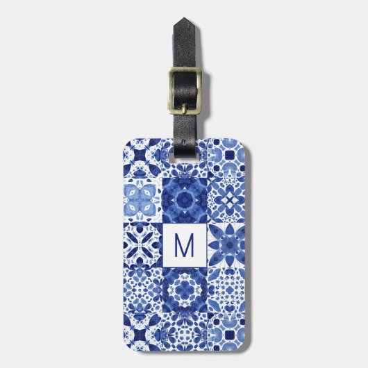Monogram Mediterraan Blauw Witte Tegel Waterverf Bagagelabel (Voorkant verticaal)
