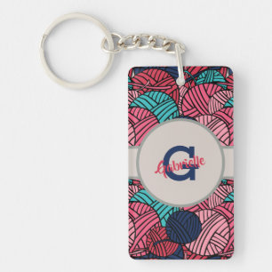 Monogram met breibollen van garen sleutelhanger