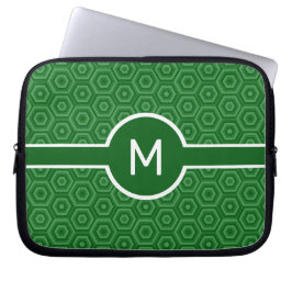 Monogram met één letter op groene zeshoeken laptop sleeve