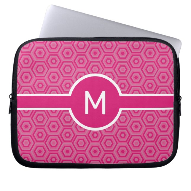 Monogram met één letter op roze zeshoeken laptop sleeve (Voorkant)