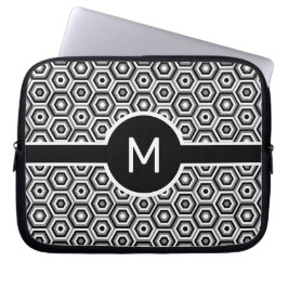 Monogram met één letter op zwarte en witte zeshoek laptop sleeve