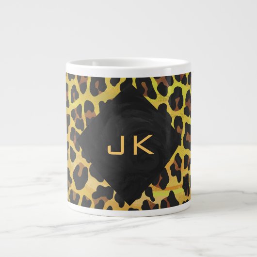 Monogram met luipaard bruin en geel grote koffiekop (Voorkant)