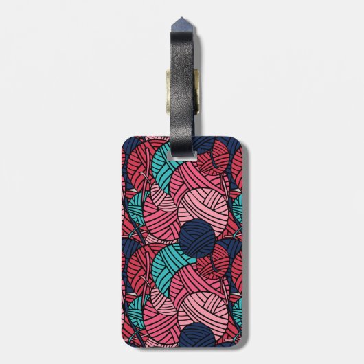 Monogram met mantels van Knitting Yarn - Reizen Bagagelabel (Achterkant verticaal)