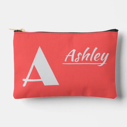 Monogram met persoonlijke initiaal en naam op rood etui (Voorkant)